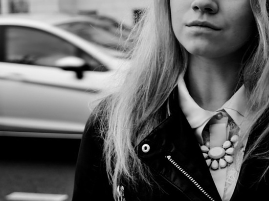 Таксист высадил студентку без денег и обрек на групповое изнасилование