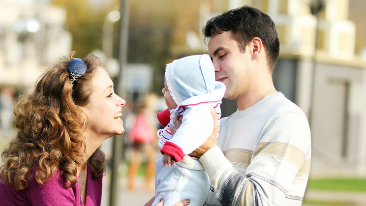 Путин: поддержка семей &mdash; важнейшая работа ради будущего страны