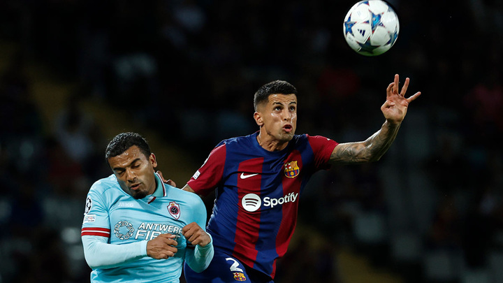 "Барселона" начала веросезон с разгрома "Антверпена"