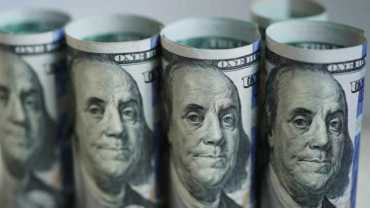 Лавров: Россия не стремится "угробить" доллар США
