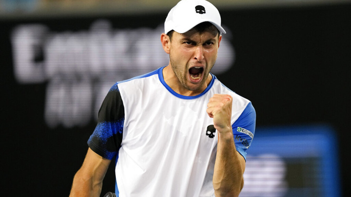 Карацев обыграл Тиафо на старте турнира в Токио