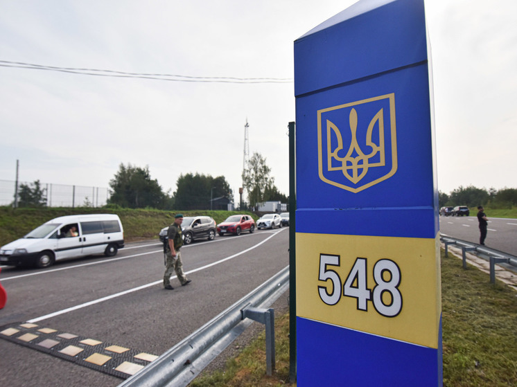 Украинские пограничники развернули пытавшихся бежать из страны две тысячи чиновников