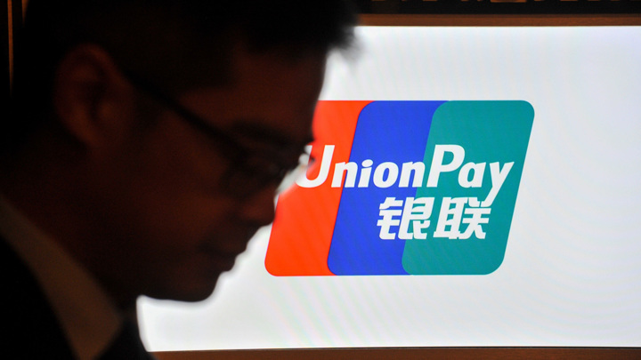 Карты UnionPay банка "Русский стандарт" перестанут принимать за рубежом