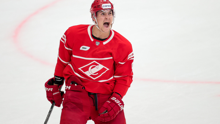 Спартаковец Цыплаков признан лучшим форвардом недели в КХЛ