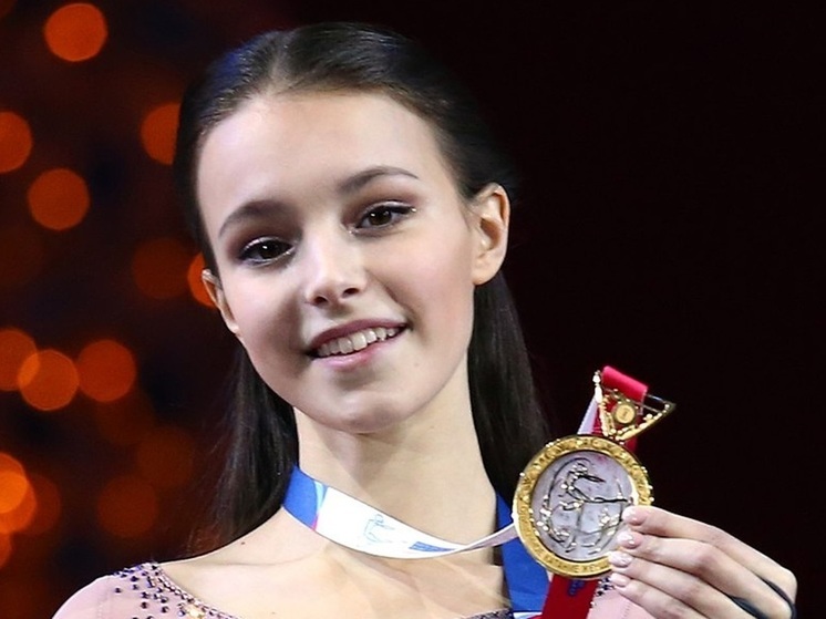 Фигуристка Щербакова прервала фотосессию из-за поведения фотографов