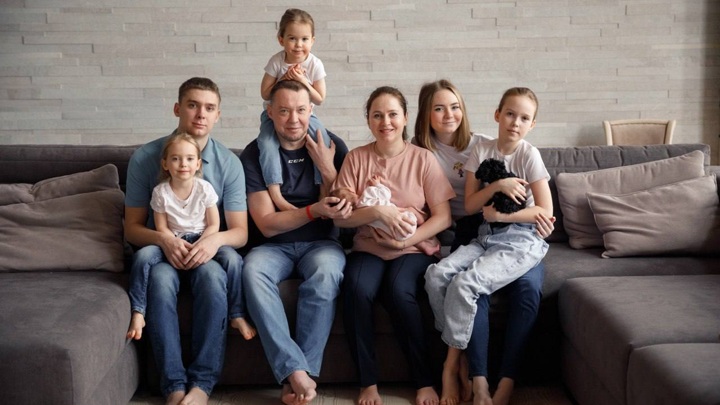 В семье олимпийского чемпиона Мозякина родился шестой ребенок