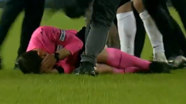 Все матчи в Турции отложены на неопределенный срок из-за избиения судьи