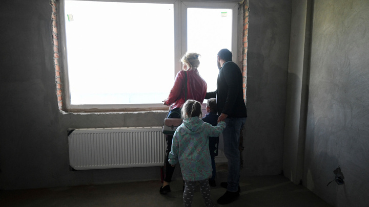 Хуснуллин сообщил о решении продлить программу "Семейная ипотека"