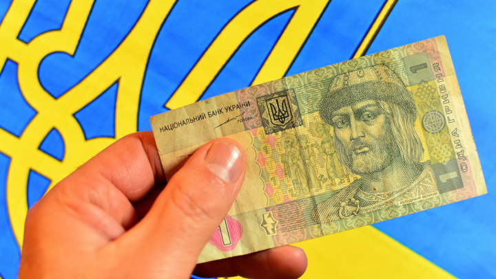Экономист Шевчишин: гривна вошла в десятку самых слабых валют мира
