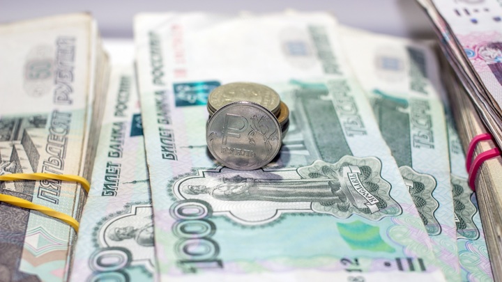 Реальные зарплаты в России в феврале 2024 года выросли на 10,8%