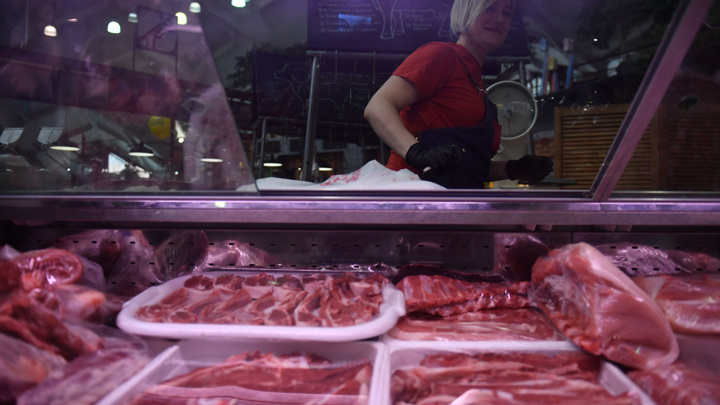 Минсельхоз объяснил рост цен на мясо в России сезонным спросом