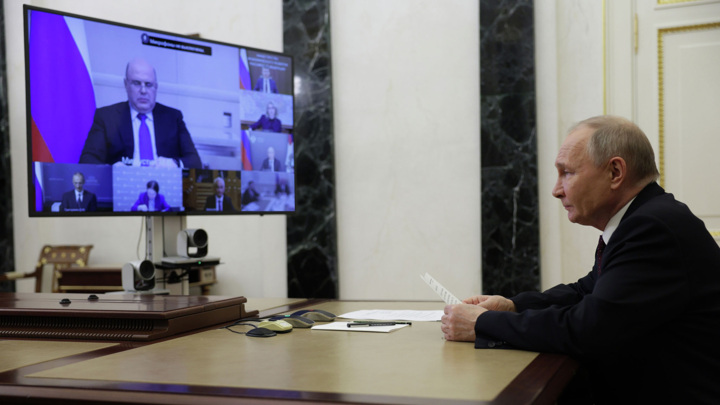 Путин: главное &ndash; формировать бюджет на основе бюджетных правил