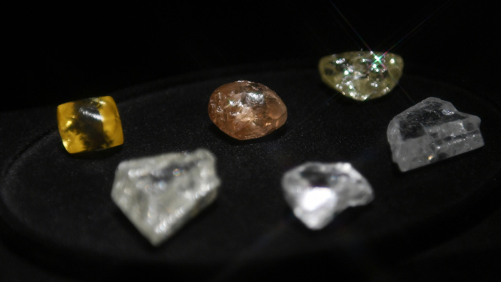 Россия резко увеличила поставки алмазов в Азию