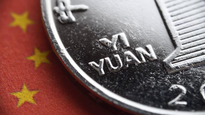 Греф не видит рисков приостановки торгов юанем в России
