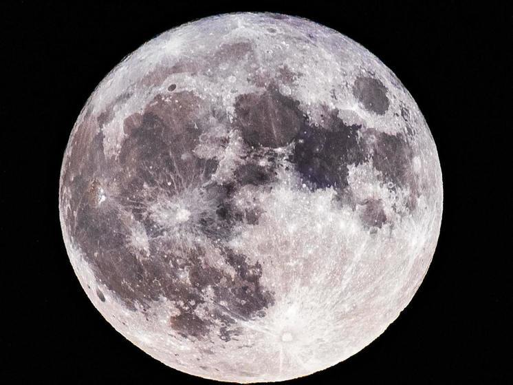 Китайский луноход нашел следы воды на Луне