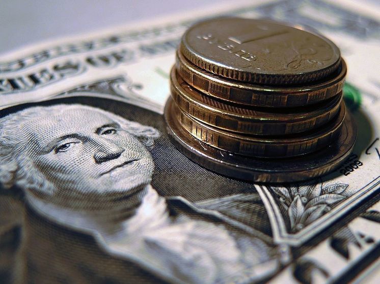 Экономист дал объяснение резкому скачку доллара