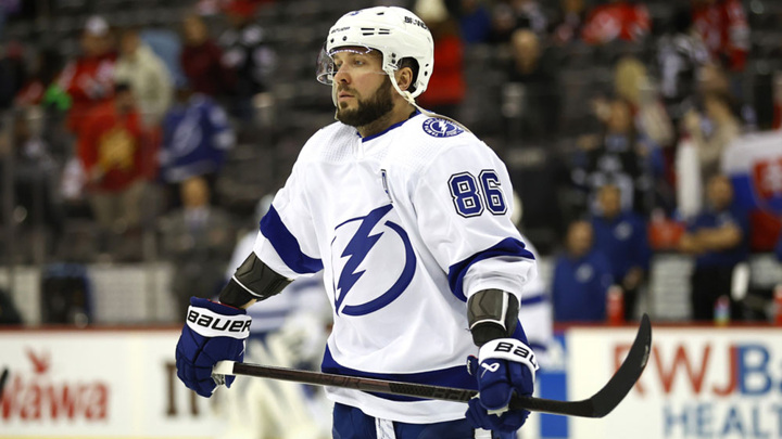 Кучеров сравнялся с Овечкиным по заброшенным шайбам в сезоне НХЛ - Новости на Вести.ru