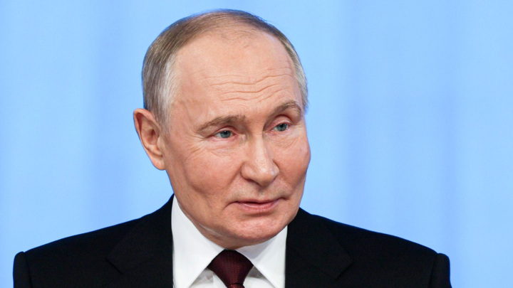 Путин заявил, что относится к России как к своей семье - Новости на Вести.ru