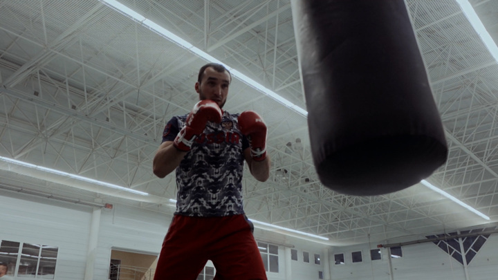 Боксер Гаджимагомедов отметил хорошие отношения с членами сборной России - Новости на Вести.ru