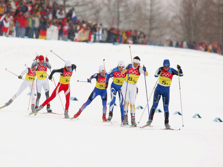 В ФРГ спортсменке вручили за победу шампунь, гель и полотенца