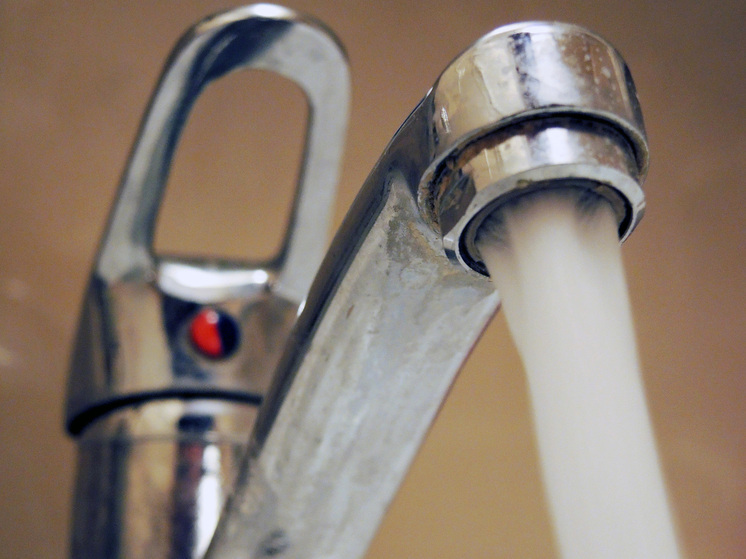 У россиян из крана потекла вода с вирусом гепатита А