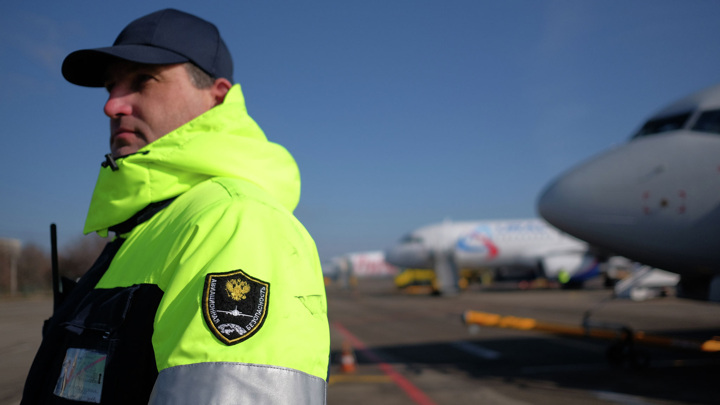 В аэропорту Петрозаводска по техническим причинам задержан рейс в Минводы - Новости на Вести.ru