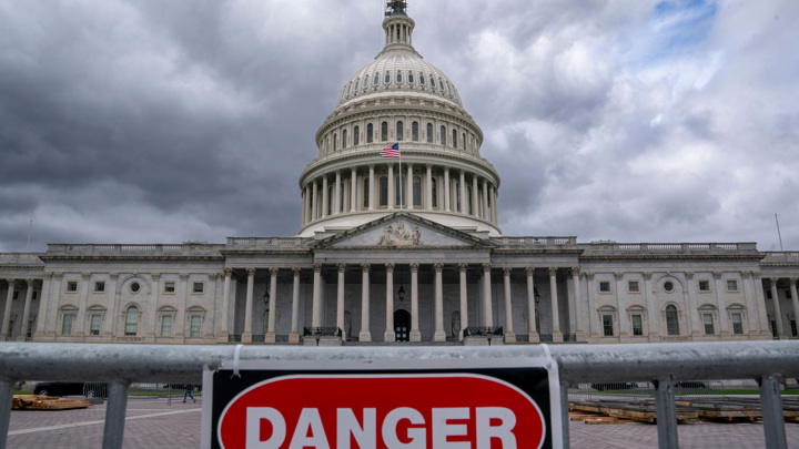 Сенат США поддержал пошлины в 500% против стран, покупающих газ и нефть у России - Новости на Вести.ru