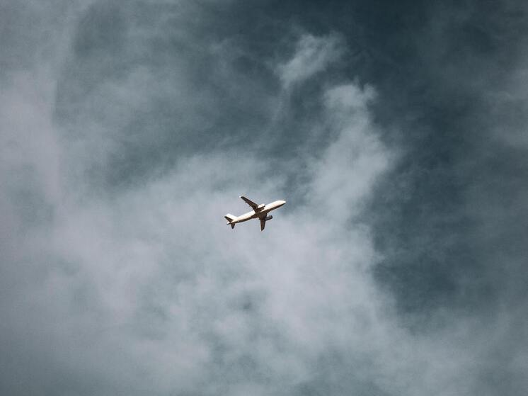 На борту самолета, летевшего из Санкт-Петербурга в Якутск, взорвался пауэрбанк