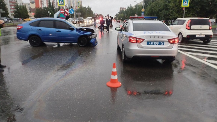 В Тобольске 4 человека пострадали в ДТП со скорой и легковушкой - Новости на Вести.ru