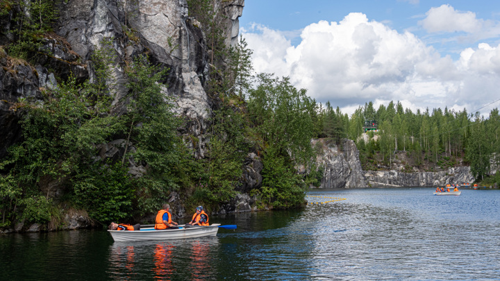 Депутаты Госдумы предложили освободить от туристического налога семьи бойцов СВО - Новости на Вести.ru