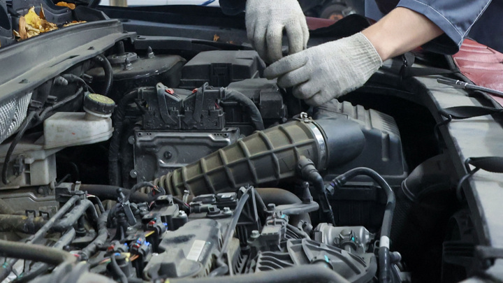 Юрист Харди: россиян могут оштрафовать за ремонт автомобиля на даче - Новости на Вести.ru