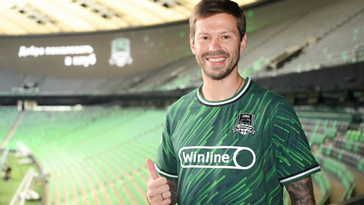 МВД проводит проверку о вымогательстве у Смолова после драки в кафе - Новости на Вести.ru