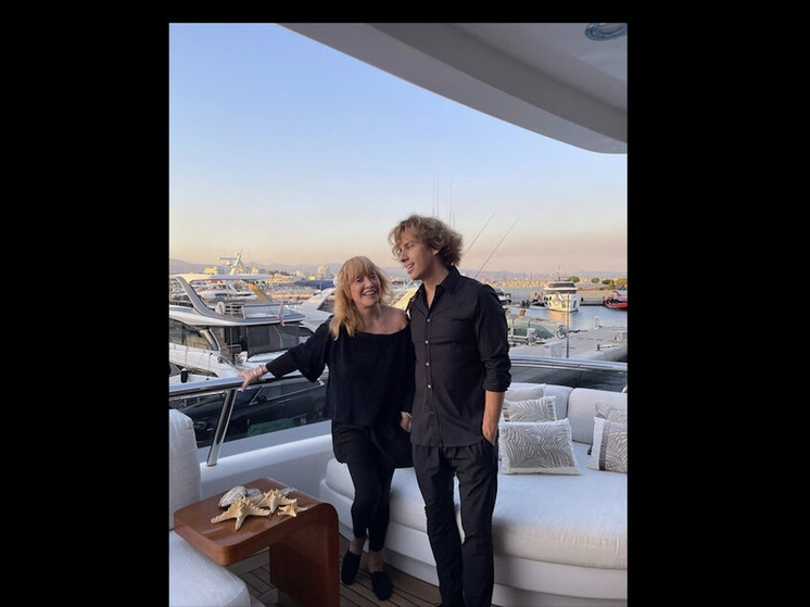 Пугачева сняла трясущимися руками мужа Галкина и дочь Лизу