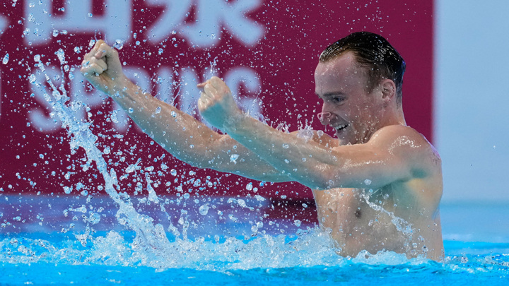 Синхронист Мальцев впервые не смог взять золото на ЧМ в Сингапуре - Новости на Вести.ru