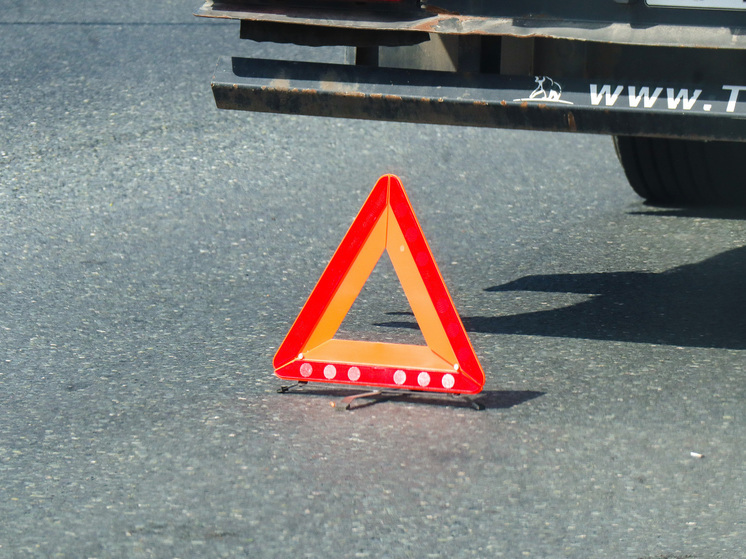 В Приморье автобус с пассажирами вылетел на встречку и врезался в автомобиль