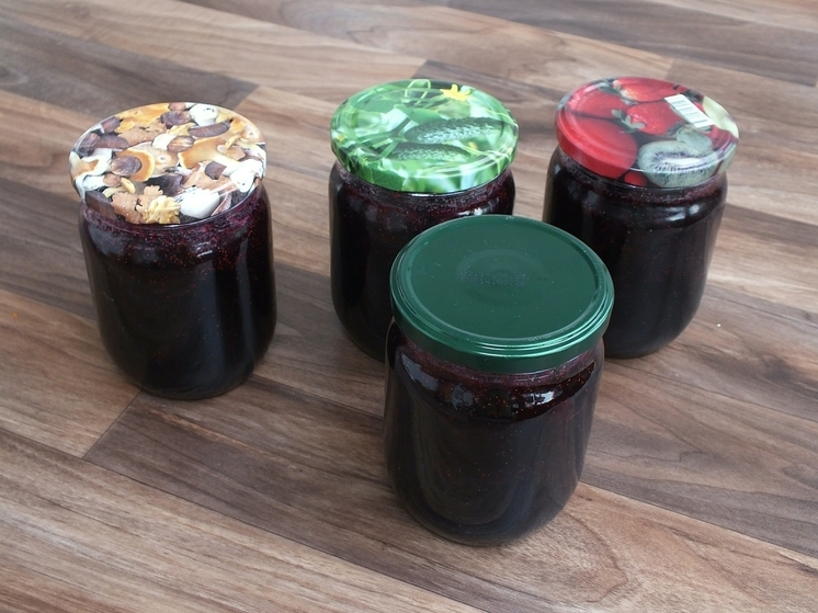 Врач рассказала, чем может быть опасно домашнее варенье