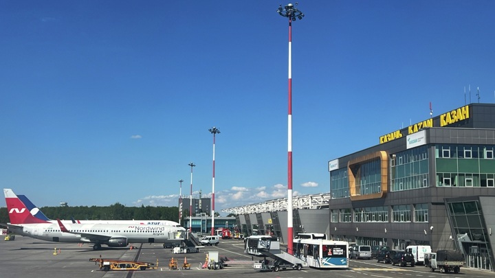 Аэропорт Казани временно не принимает самолеты - Новости на Вести.ru