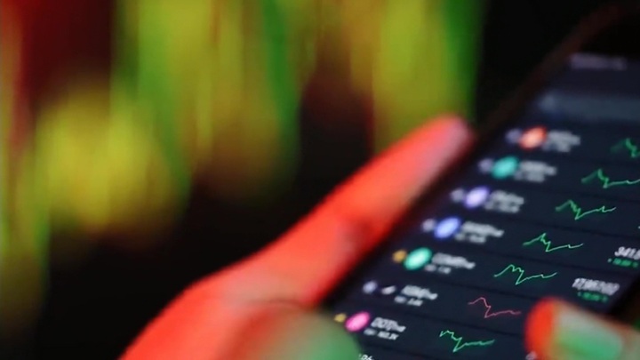 "Известия": биржевые цены на бензин достигли максимумов на фоне запрета экспорта - Новости на Вести.ru