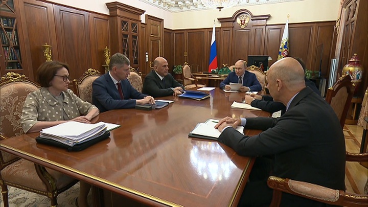 Путин: ситуация с федеральным бюджетом РФ устойчивая - Новости на Вести.ru