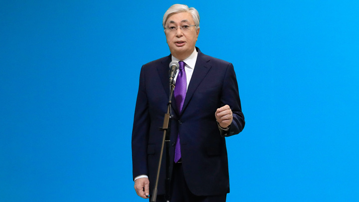 Токаеву вручили черный пояс Всемирной федерации тхэквондо - Новости на Вести.ru