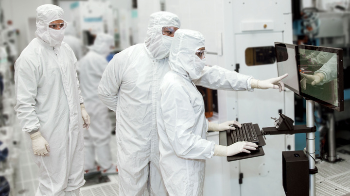 Трамп заявил о намерении ввести пошлины в 100% на импортные полупроводники - Новости на Вести.ru