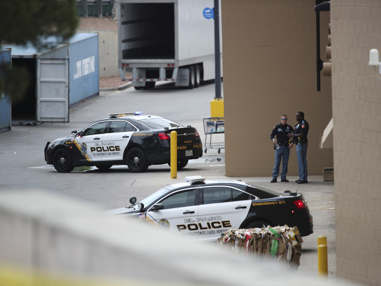 Трое погибли в перестрелке на парковке магазина в США