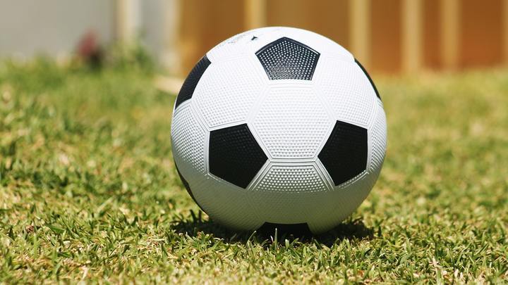 Украинский футболист Омельченко не вернулся на родину после сборов в Словении - Новости на Вести.ru