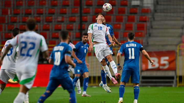 Италия выиграла у Израиля в отборочном матче ЧМ-2026 со счетом 5:4 - Новости на Вести.ru