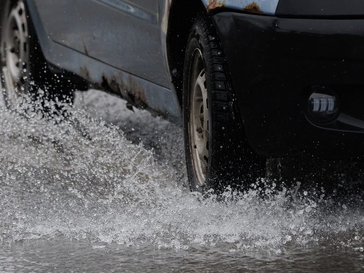 Посетитель мойки самообслуживания в России сгорел в машине