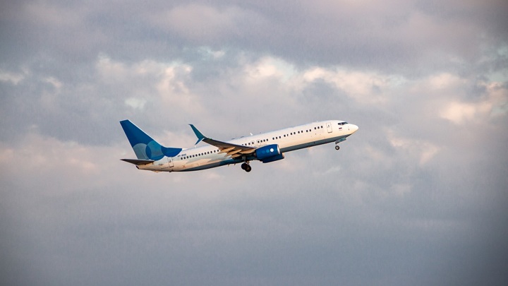 В аэропорт Краснодара после трехлетнего перерыва полетел первый лайнер - Новости на Вести.ru