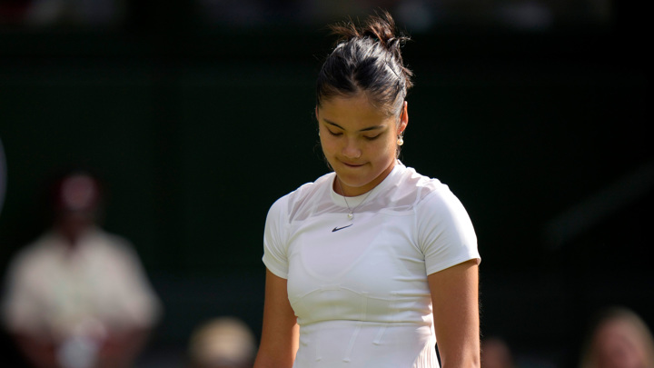 Британская теннисистка Радукану потеряла сознание на турнире в Ухане - Новости на Вести.ru