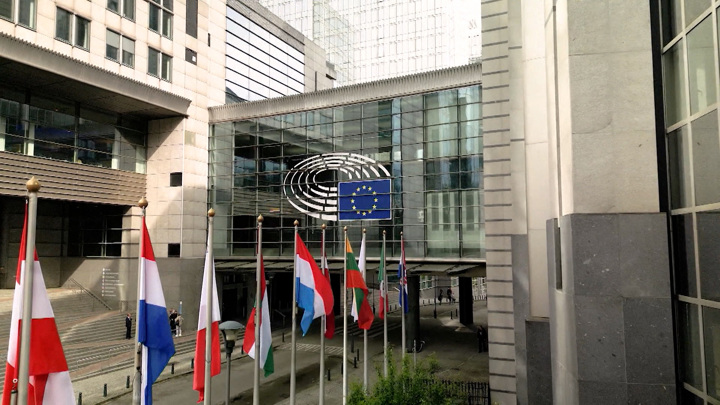 Европа исчерпала ресурсы для помощи Украине и готова разворовать активы России - Новости на Вести.ru