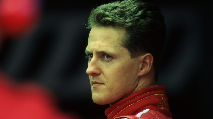 Фанаты Михаэля Шумахера получили обнадеживающий знак о состоянии гонщика - Новости на Вести.ru