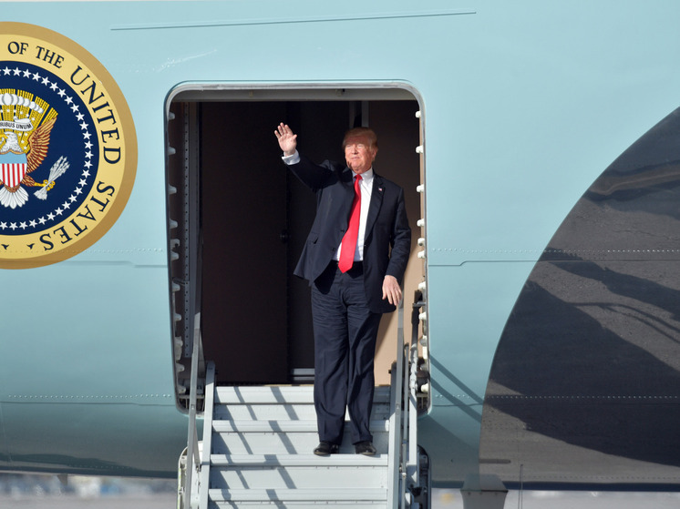 Обнаружена охотничья вышка с видом на зону приземления самолета Трампа, введен красной код